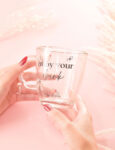 Taza de vidrio "Enjoy your drink"